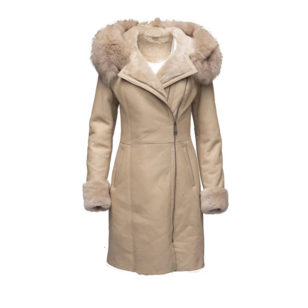 Gracie’s Sheepskin Winter Jacket – Hooded Shearling with Luxe Fox Fur Trim